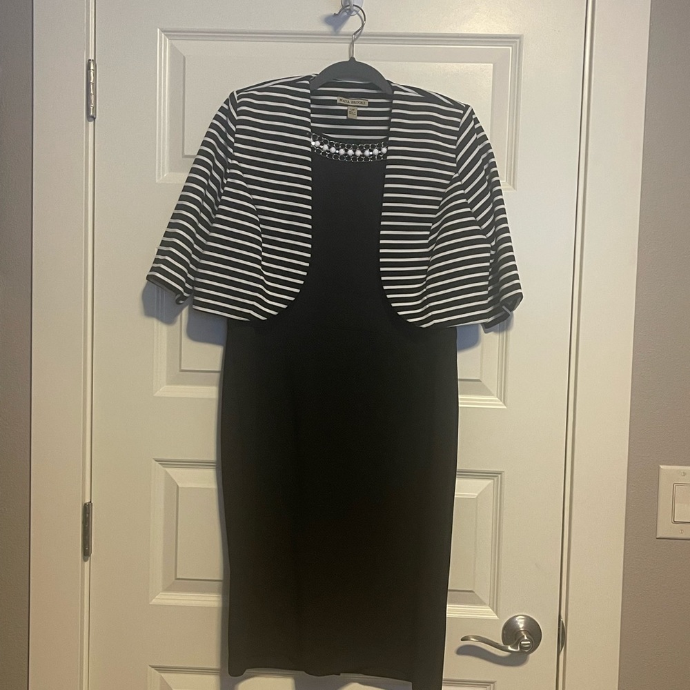 Holiday 2 piece Maya Brooke.  Like new!